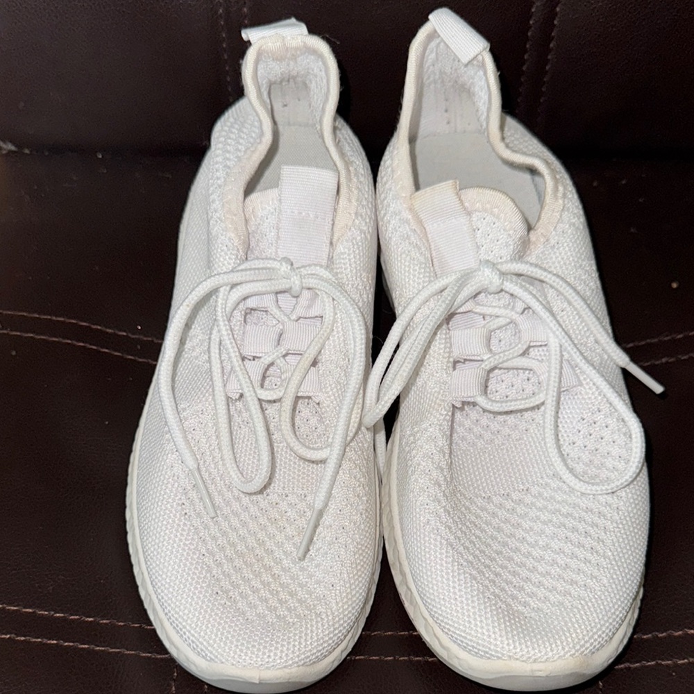 Shoe Dazzle White Knit Sneakers
